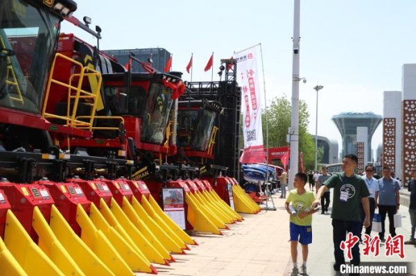 大牛时代配资 2025新疆国际农业机械博览会开幕